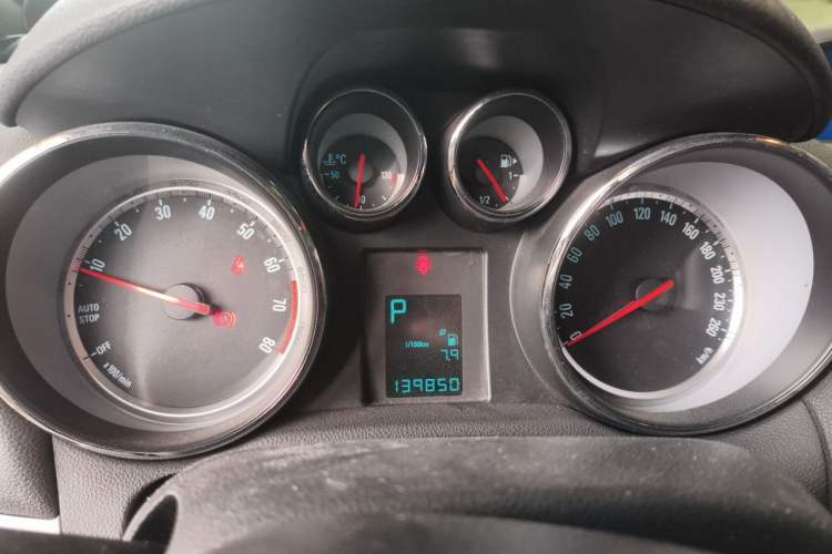 Used Buick Encore 2015 1.4T Automatic Two-Wheel Drive Urban Elite Version Instrument Cluster