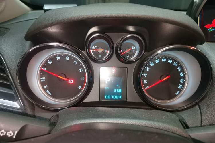 Used Buick Encore 2015 1.4T Automatic Two-Wheel Drive Urban Elite Version Instrument Cluster