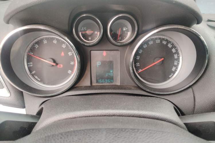 Used Buick Encore 2015 1.4T Automatic Two-Wheel Drive Urban Elite Version Instrument Cluster