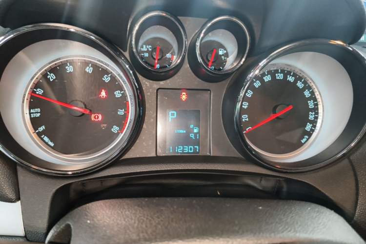 Used Buick Encore 2015 1.4T Automatic Two-Wheel Drive Urban Elite Version Instrument Cluster