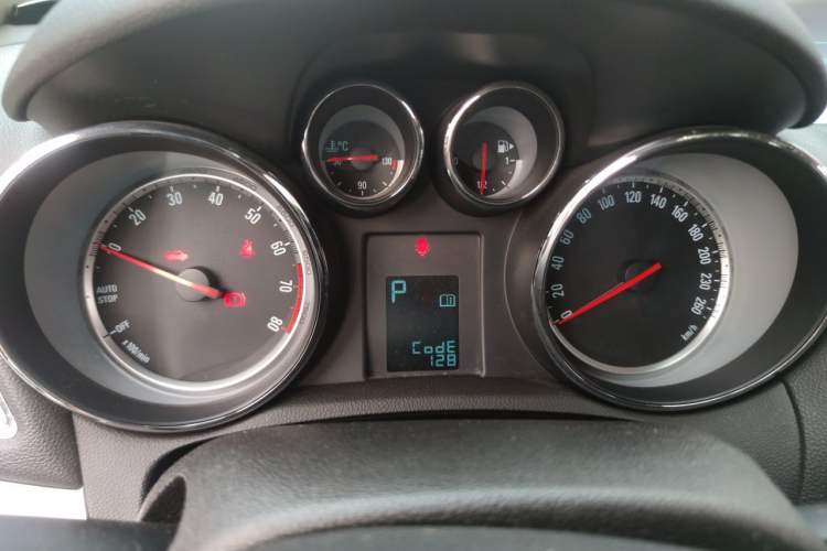 Used Buick Encore 2015 1.4T Automatic Two-Wheel Drive Urban Elite Version Instrument Cluster