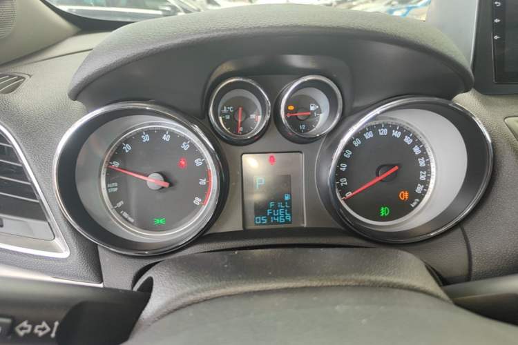 Used Buick Encore 2015 1.4T Automatic Two-Wheel Drive Urban Elite Version Instrument Cluster