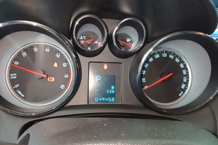 Used Buick Encore 2015 1.4T Automatic Two-Wheel Drive Urban Elite Version Instrument Cluster