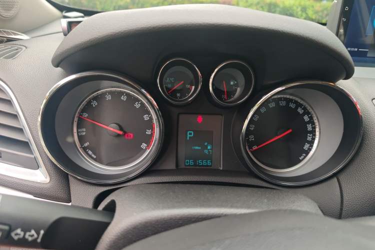 Used Buick Encore 2015 1.4T Automatic Two-Wheel Drive Urban Elite Version Instrument Cluster