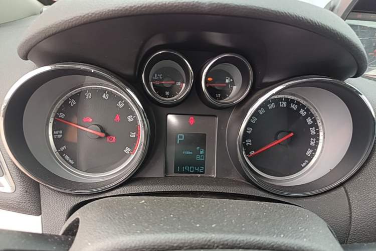 Used Buick Encore 2015 1.4T Automatic Two-Wheel Drive Urban Elite Version Instrument Cluster