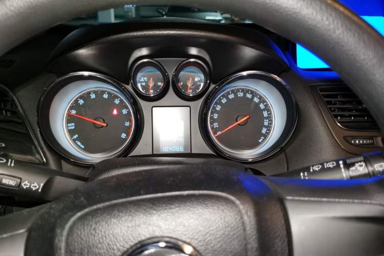 Used Buick Encore 2015 1.4T Automatic Two-Wheel Drive Urban Elite Version Instrument Cluster