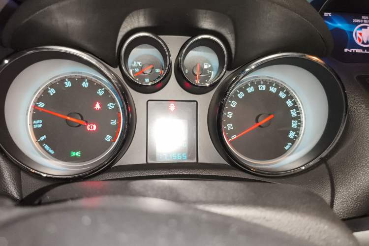 Used Buick Encore 2015 1.4T Automatic Two-Wheel Drive Urban Leading Model Instrument Cluster