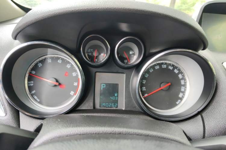 Used Buick Encore 2015 1.4T Automatic Two-Wheel Drive Urban Elite Version Instrument Cluster