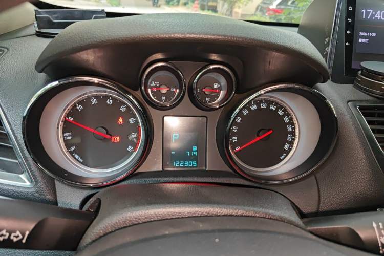 Used Buick Encore 2015 1.4T Automatic Two-Wheel Drive Urban Elite Version Instrument Cluster
