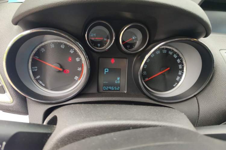 Used Buick Encore 2015 1.4T Automatic Two-Wheel Drive Urban Elite Version Instrument Cluster