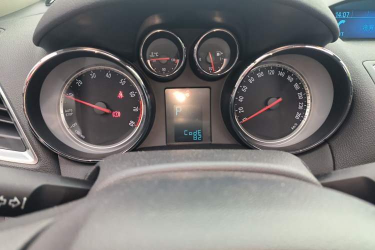 Used Buick Encore 2015 1.4T Automatic Two-Wheel Drive Urban Elite Version Instrument Cluster