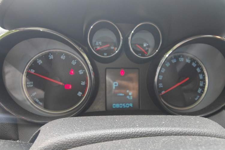Used Buick Encore 2015 1.4T Automatic Two-Wheel Drive Urban Elite Version Instrument Cluster