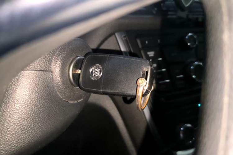 Used Buick Encore 2015 1.4T Automatic Two-Wheel Drive Urban Elite Version Interior 1