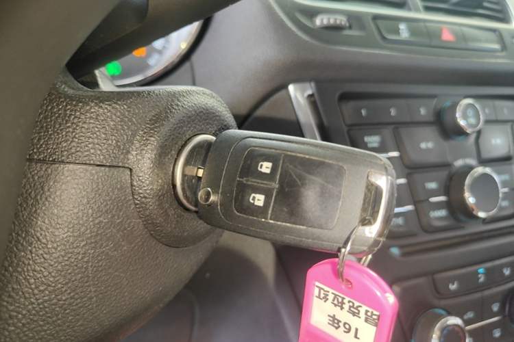 Used Buick Encore 2015 1.4T Automatic Two-Wheel Drive Urban Elite Version Interior 1