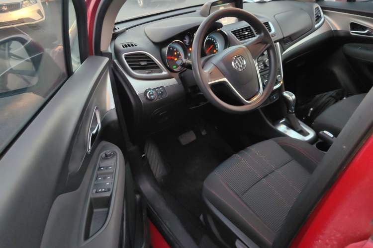 Used Buick Encore 2015 1.4T Automatic Two-Wheel Drive Urban Elite Version Interior 3