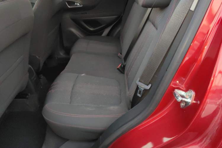 Used Buick Encore 2015 1.4T Automatic Two-Wheel Drive Urban Elite Version Interior 4