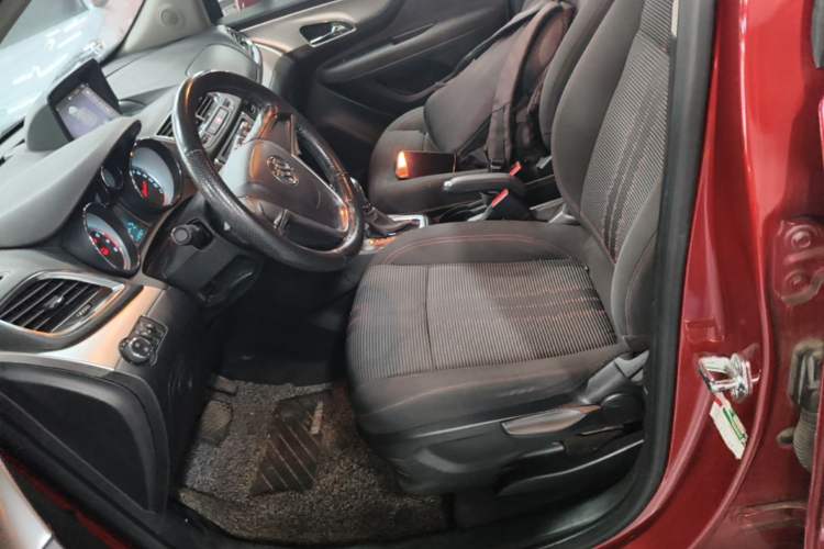 Used Buick Encore 2015 1.4T Automatic Two-Wheel Drive Urban Elite Version Left Front Seat