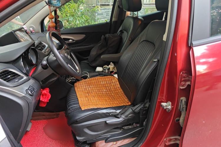 Used Buick Encore 2015 1.4T Automatic Two-Wheel Drive Urban Elite Version Left Front Seat
