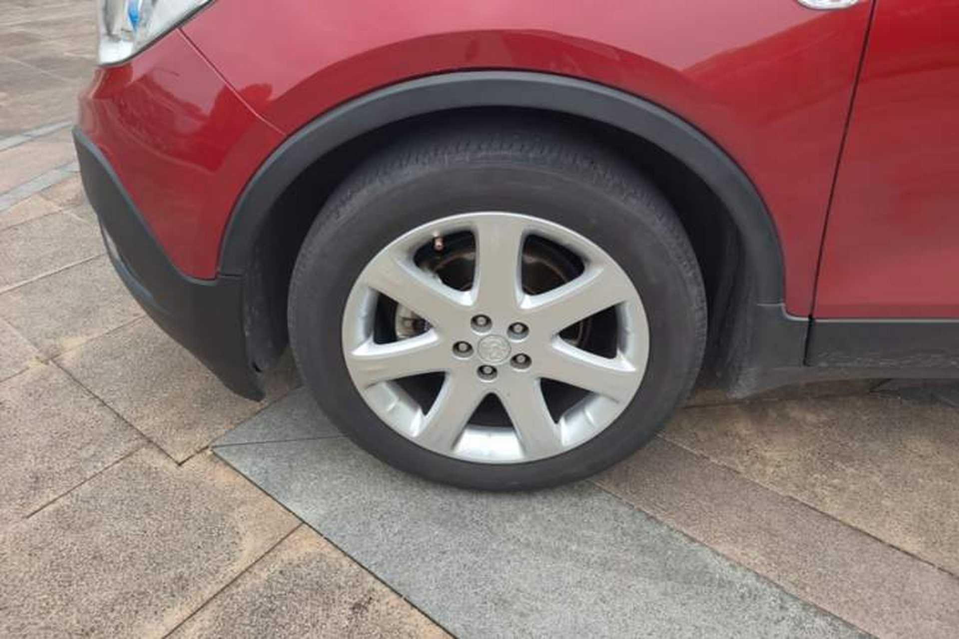 Used Buick Encore 2015 1.4T Automatic Two-Wheel Drive Urban Elite Version Left Front Wheel Hub