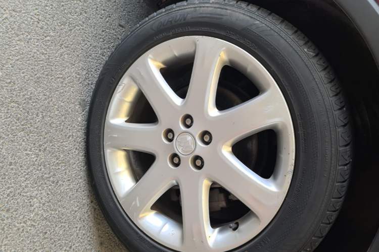 Used Buick Encore 2015 1.4T Automatic Two-Wheel Drive Urban Elite Version Left Front Wheel Hub