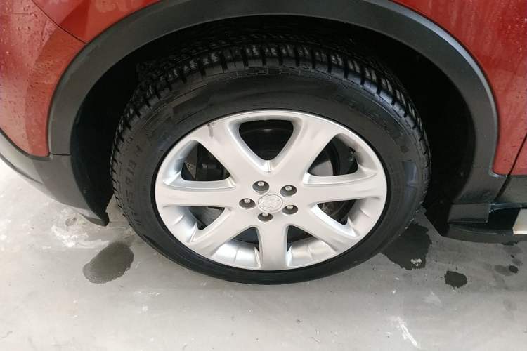 Used Buick Encore 2015 1.4T Automatic Two-Wheel Drive Urban Leading Model Left Front Wheel Hub