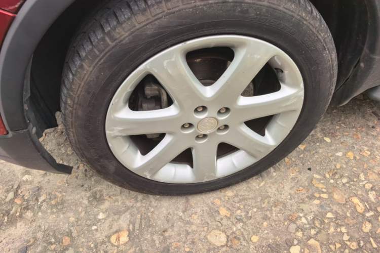 Used Buick Encore 2015 1.4T Automatic Two-Wheel Drive Urban Elite Version Left Front Wheel Hub
