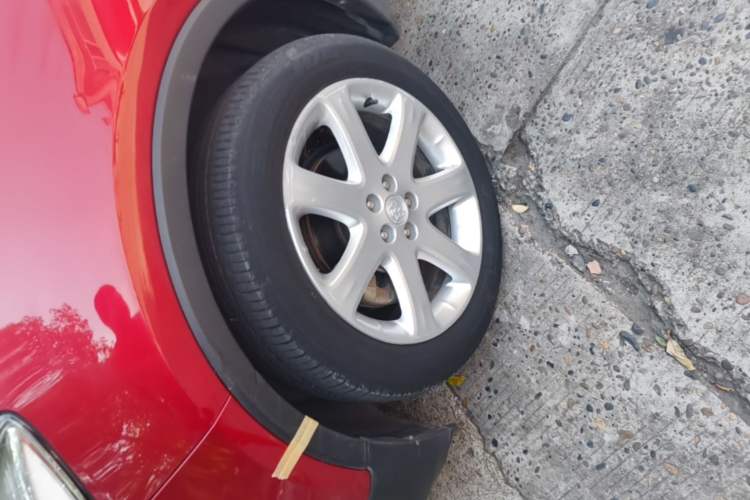 Used Buick Encore 2015 1.4T Automatic Two-Wheel Drive Urban Leading Model Left Front Wheel Hub