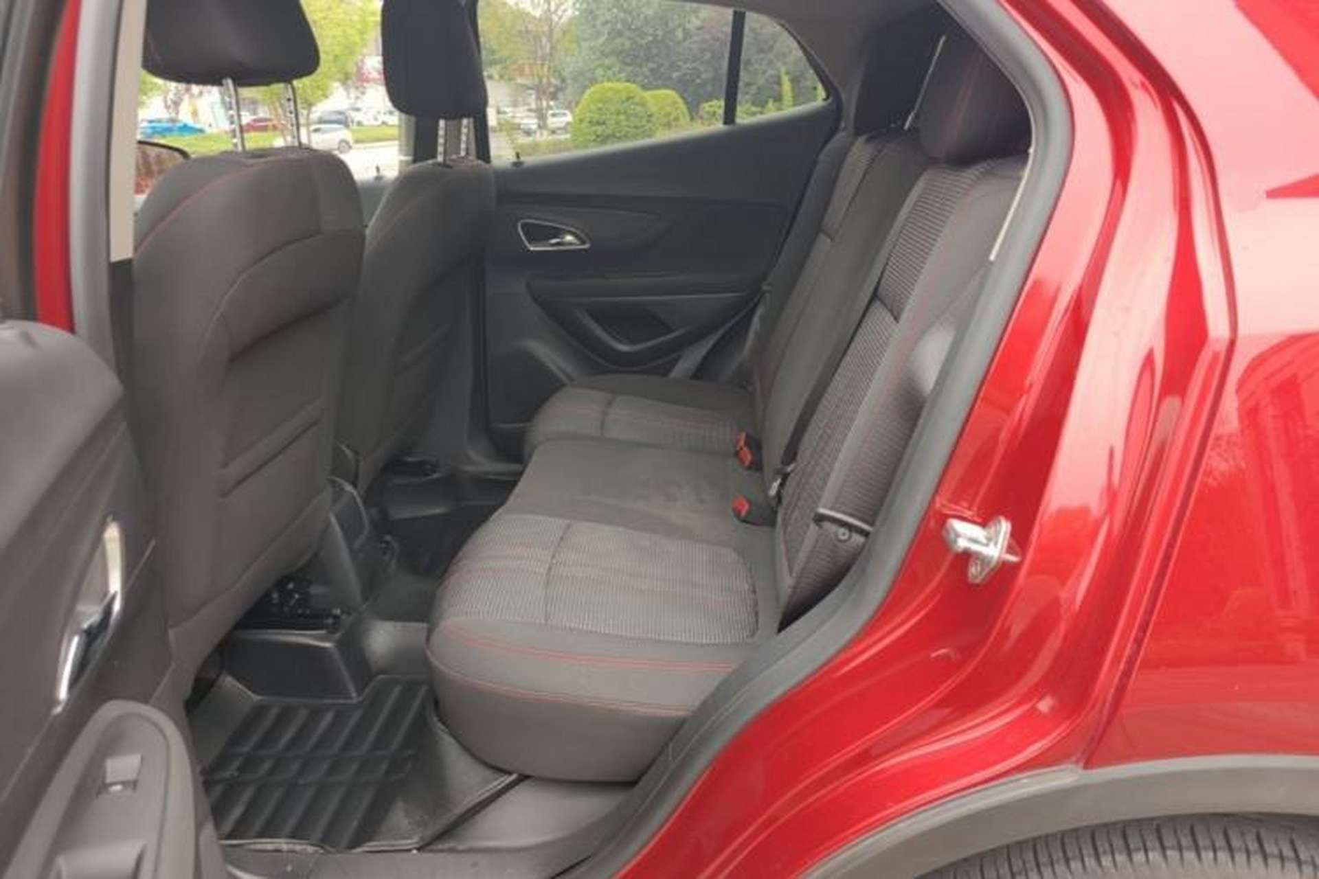 Used Buick Encore 2015 1.4T Automatic Two-Wheel Drive Urban Elite Version Left Rear Seat