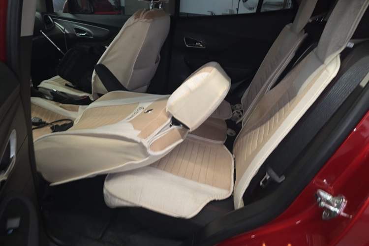 Used Buick Encore 2015 1.4T Automatic Two-Wheel Drive Urban Elite Version Left Rear Seat