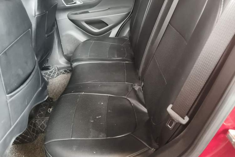 Used Buick Encore 2015 1.4T Automatic Two-Wheel Drive Urban Elite Version Left Rear Seat
