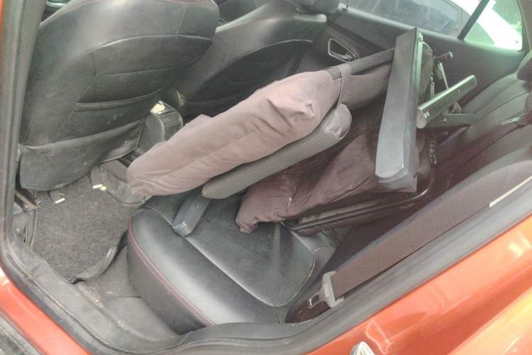 Used Buick Encore 2015 1.4T Automatic Two-Wheel Drive Urban Elite Version Left Rear Seat