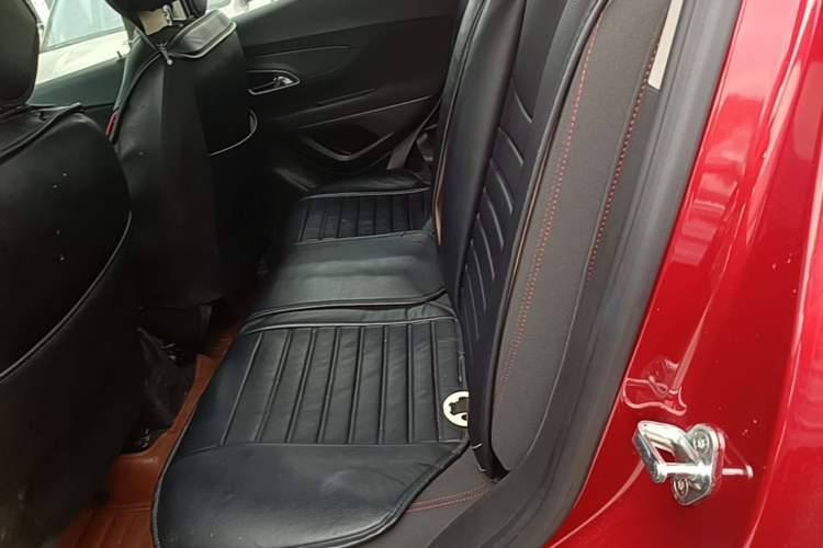 Used Buick Encore 2015 1.4T Automatic Two-Wheel Drive Urban Elite Version Left Rear Seat