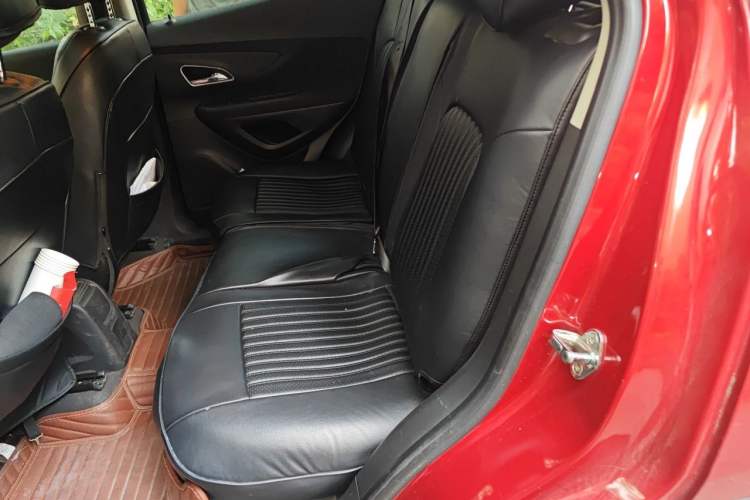 Used Buick Encore 2015 1.4T Automatic Two-Wheel Drive Urban Elite Version Left Rear Seat