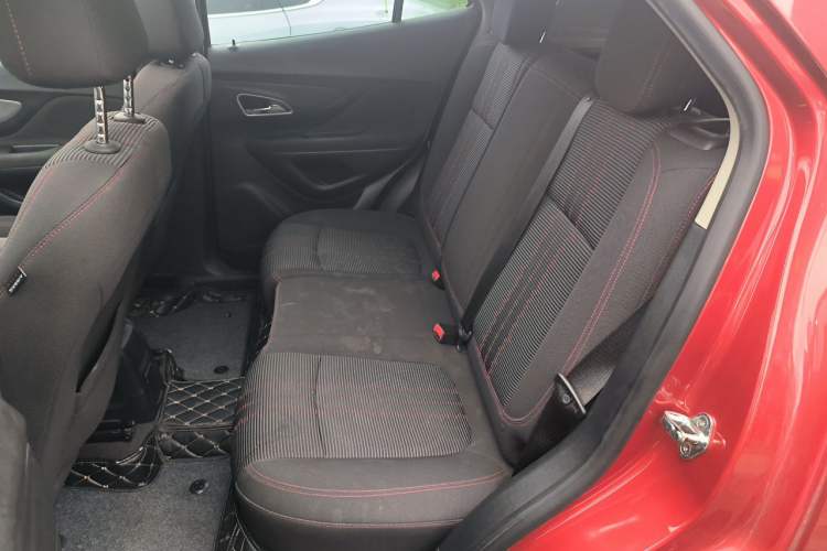 Used Buick Encore 2015 1.4T Automatic Two-Wheel Drive Urban Elite Version Left Rear Seat