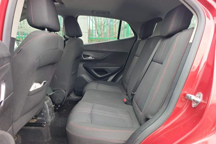 Used Buick Encore 2015 1.4T Automatic Two-Wheel Drive Urban Elite Version Left Rear Seat