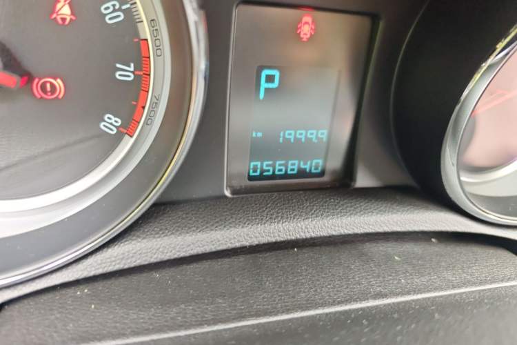 Used Buick Encore 2015 1.4T Automatic Two-Wheel Drive Urban Leading Model Odometer Close Up