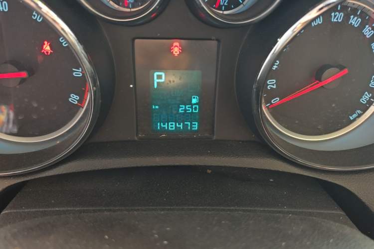 Used Buick Encore 2015 1.4T Automatic Two-Wheel Drive Urban Elite Version Odometer Close Up