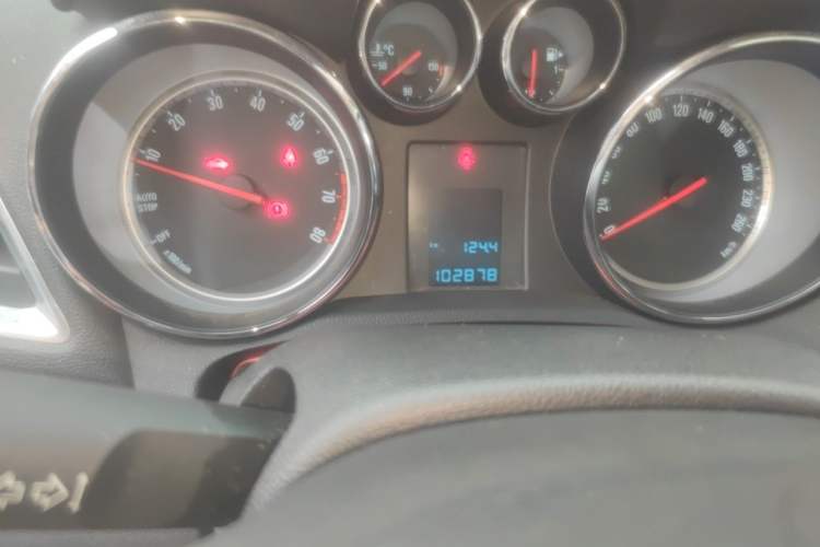 Used Buick Encore 2015 1.4T Manual Two-Wheel Drive Urban Advanced Model Odometer Close Up