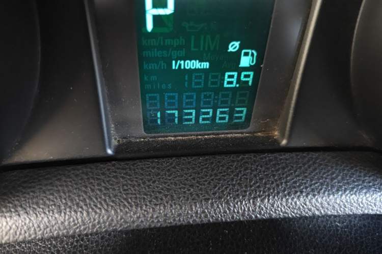 Used Buick Encore 2015 1.4T Automatic Two-Wheel Drive Urban Elite Version Odometer Close Up
