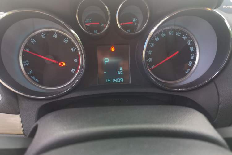 Used Buick Encore 2015 1.4T Automatic Two-Wheel Drive Urban Leading Model Odometer Close Up