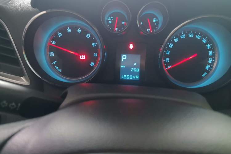 Used Buick Encore 2015 1.4T Automatic Two-Wheel Drive Urban Elite Version Odometer Close Up