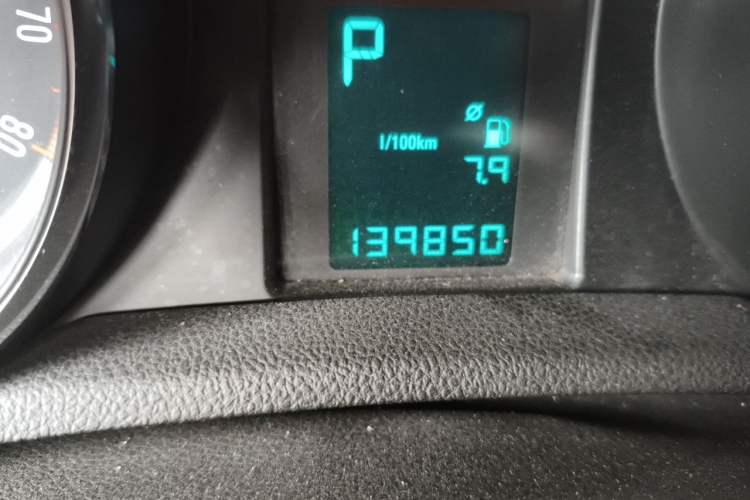 Used Buick Encore 2015 1.4T Automatic Two-Wheel Drive Urban Elite Version Odometer Close Up
