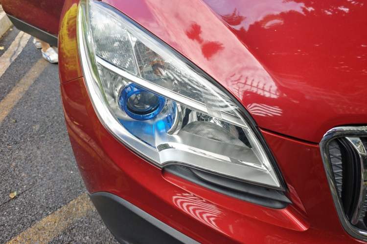 Used Buick Encore 2015 1.4T Automatic Two-Wheel Drive Urban Leading Model Right Front Headlight