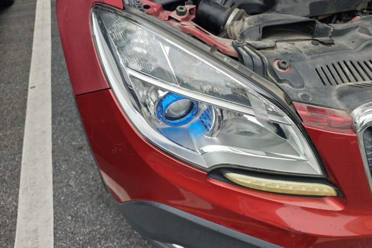 Used Buick Encore 2015 1.4T Automatic Two-Wheel Drive Urban Leading Model Right Front Headlight