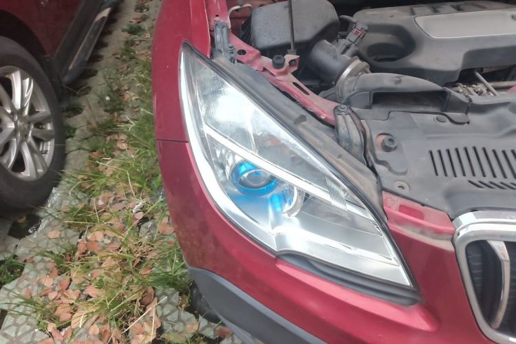 Used Buick Encore 2015 1.4T Automatic Two-Wheel Drive Urban Elite Version Right Front Headlight