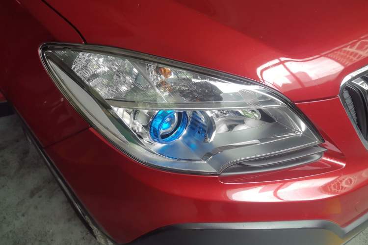 Used Buick Encore 2015 1.4T Automatic Two-Wheel Drive Urban Elite Version Right Front Headlight