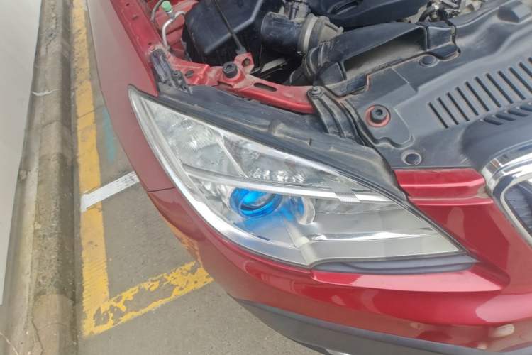 Used Buick Encore 2015 1.4T Automatic Two-Wheel Drive Urban Elite Version Right Front Headlight