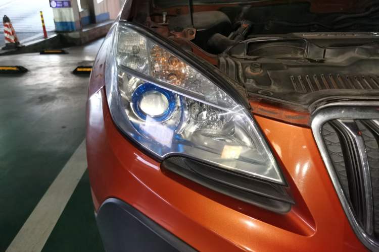 Used Buick Encore 2015 1.4T Automatic Two-Wheel Drive Urban Elite Version Right Front Headlight