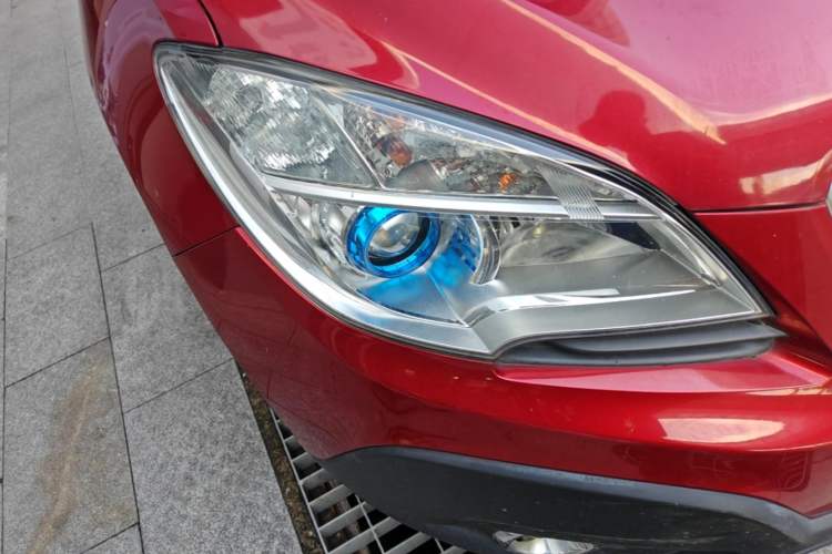Used Buick Encore 2015 1.4T Automatic Two-Wheel Drive Urban Elite Version Right Front Headlight