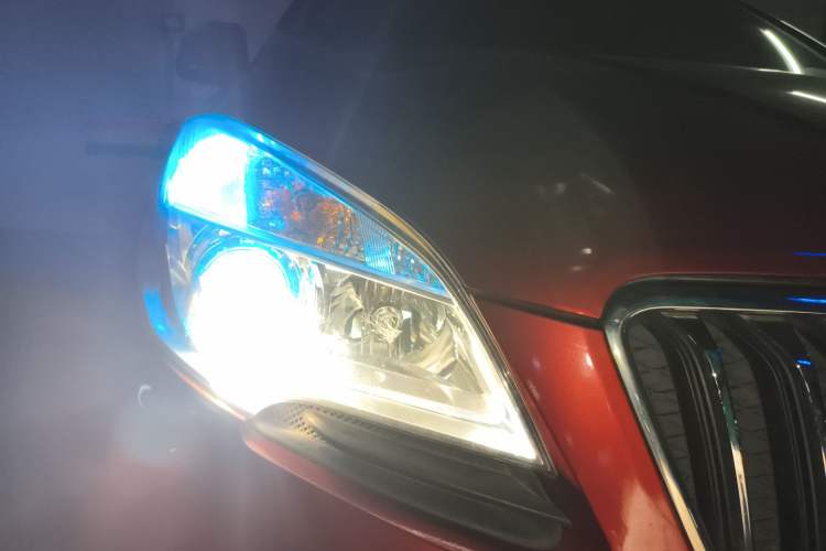 Used Buick Encore 2015 1.4T Automatic Two-Wheel Drive Urban Leading Model Right Front Headlight